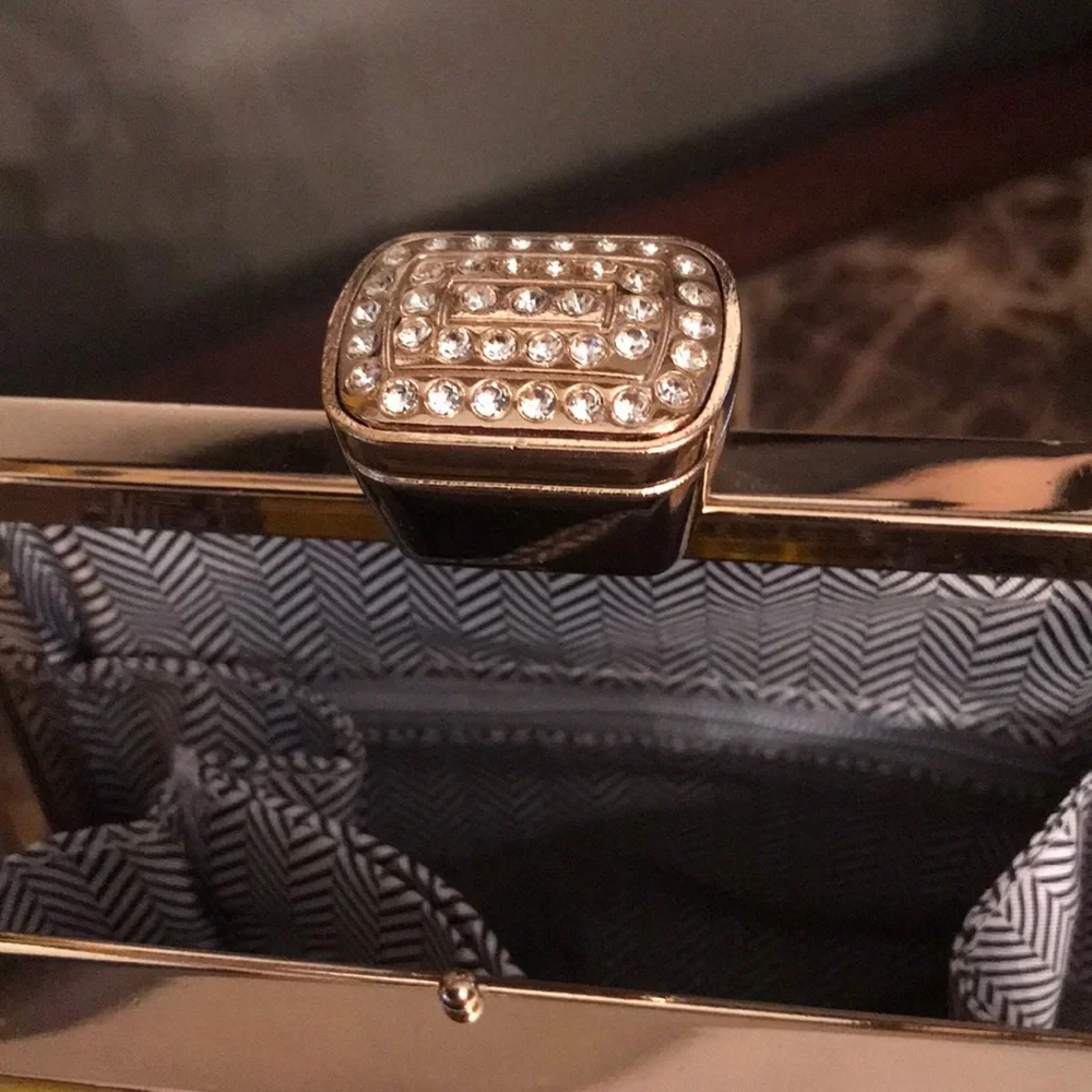 🆕 Beautiful unique Vegan leather purse. - Picture 7 of 8